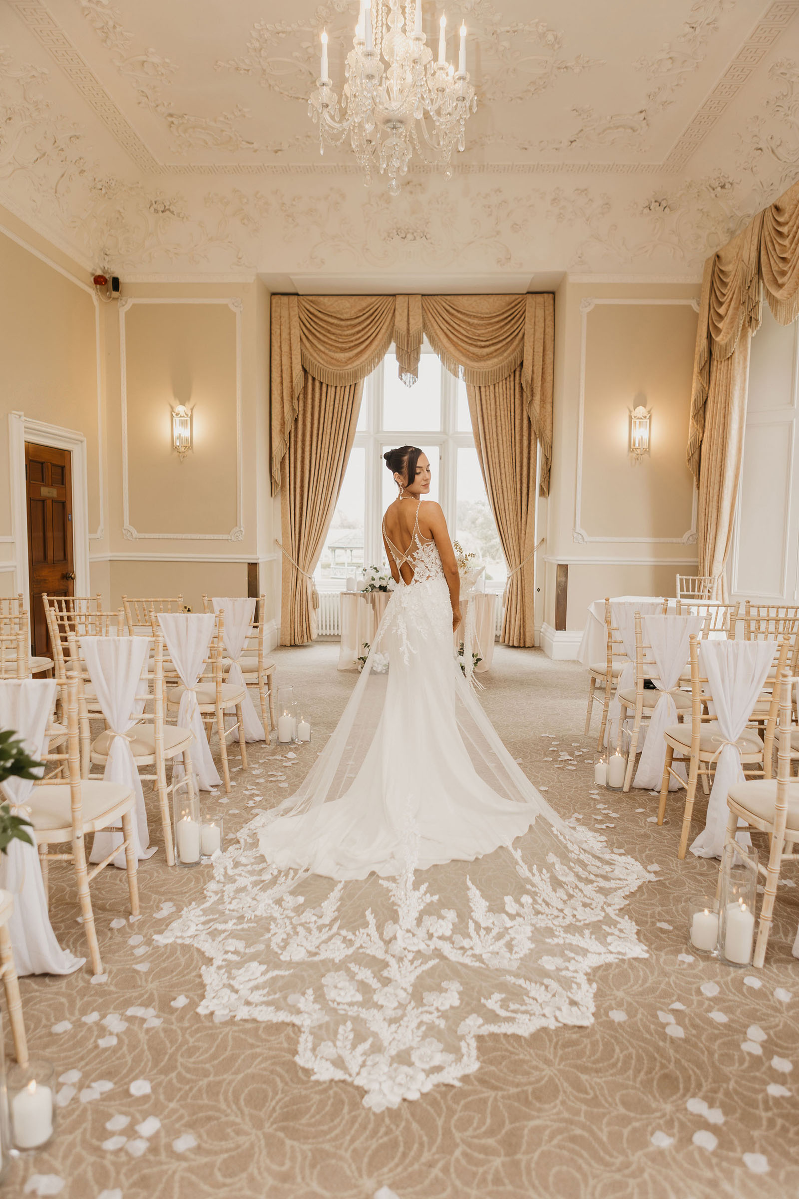 wedding ideas in natural muted champagne tones from Wivenhoe House in Colchester