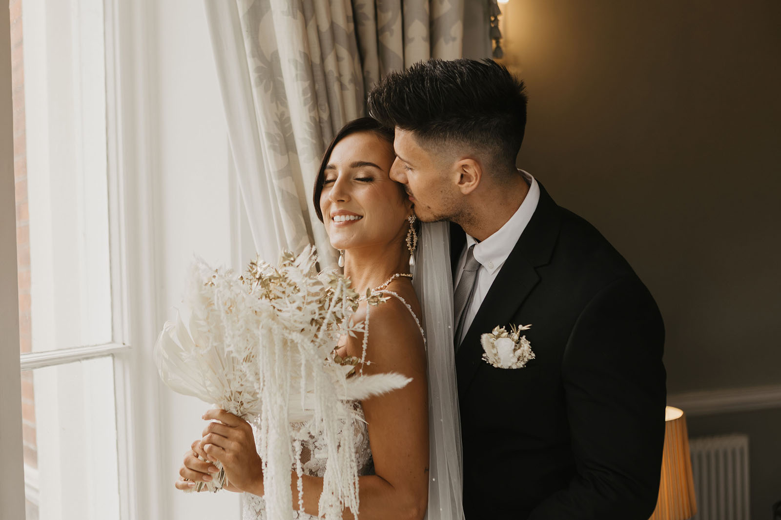 wedding ideas in natural muted champagne tones from Wivenhoe House in Colchester