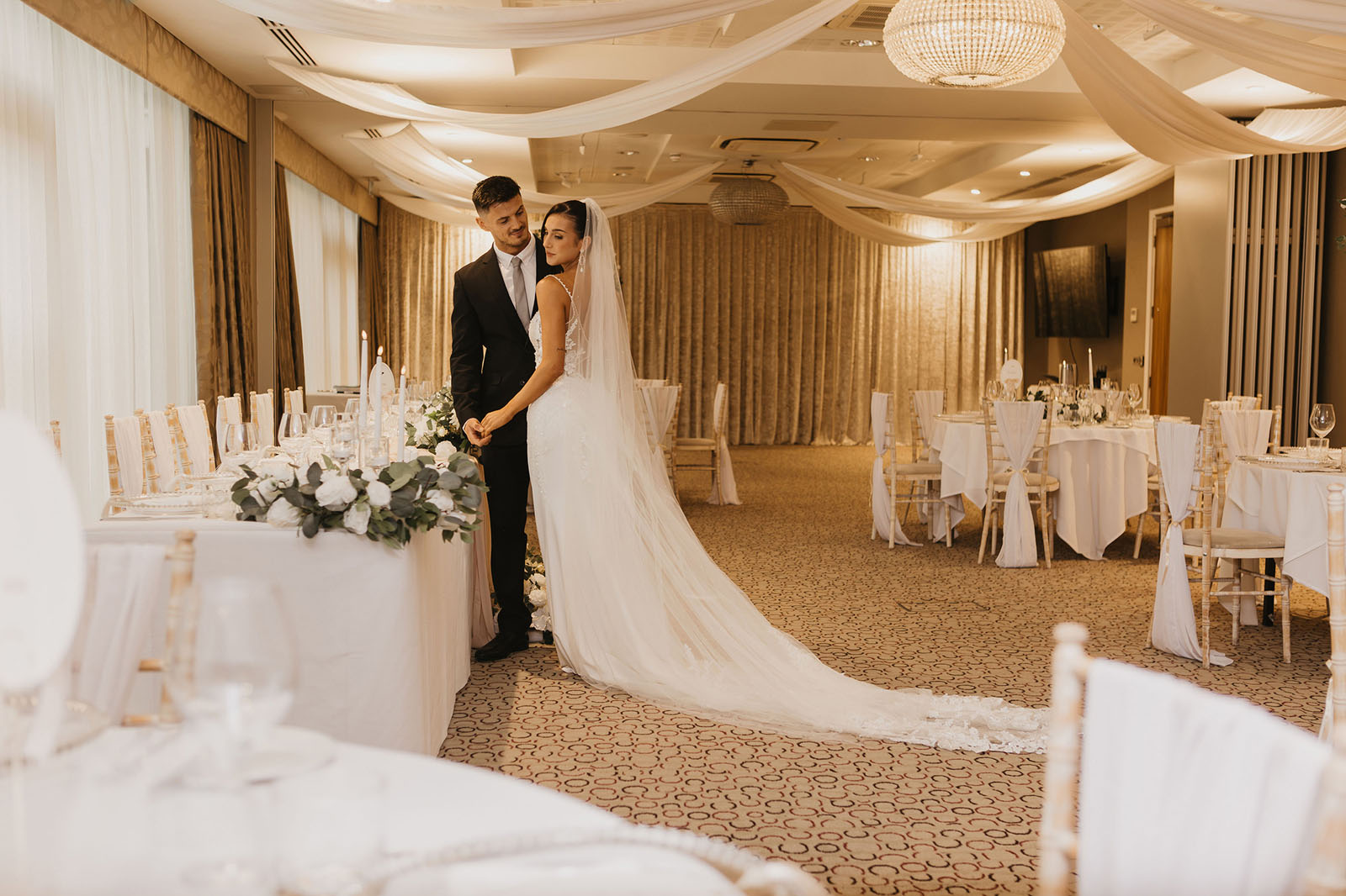 wedding ideas in natural muted champagne tones from Wivenhoe House in Colchester