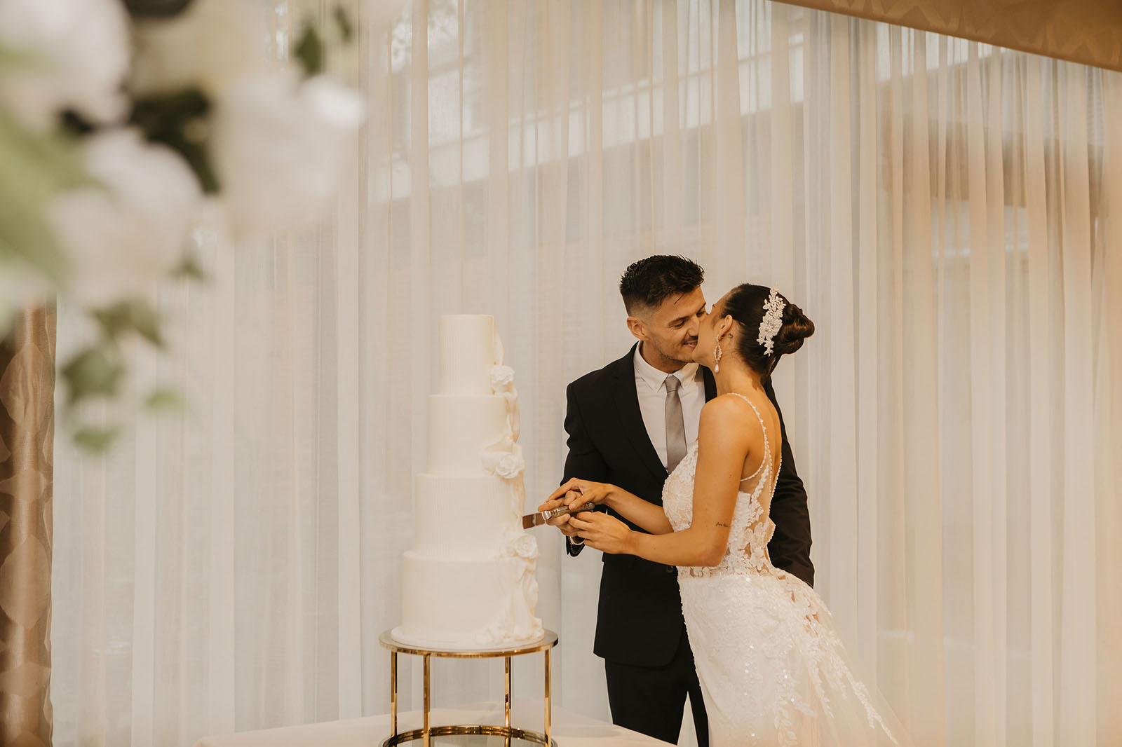 wedding ideas in natural muted champagne tones from Wivenhoe House in Colchester