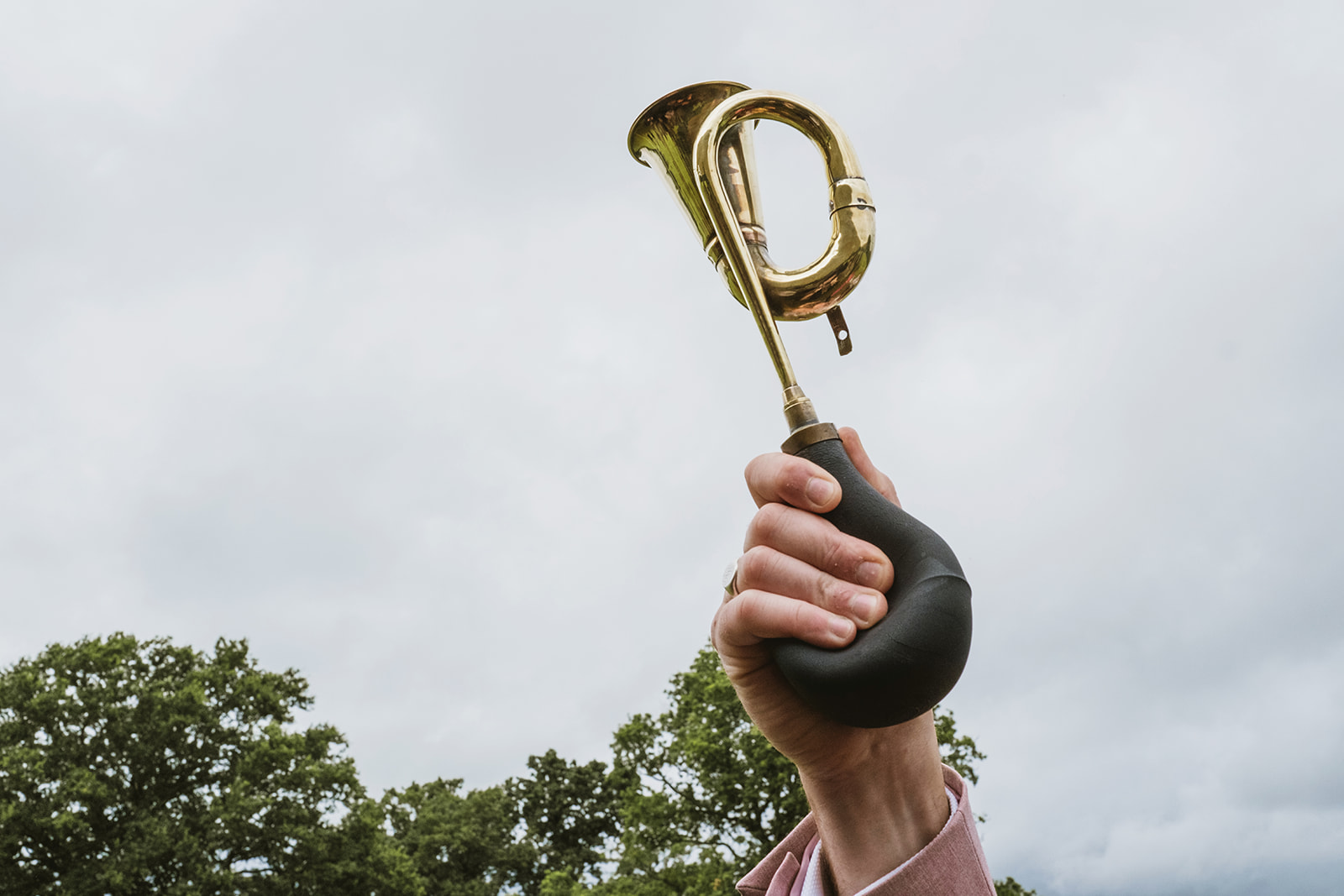 rainy outdoor garden wedding in Kent with candid photography by York Place Studios