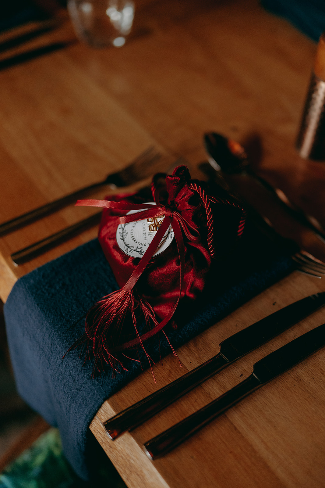 North Yorkshire wedding photographer documenting Alnwick treehouse wedding