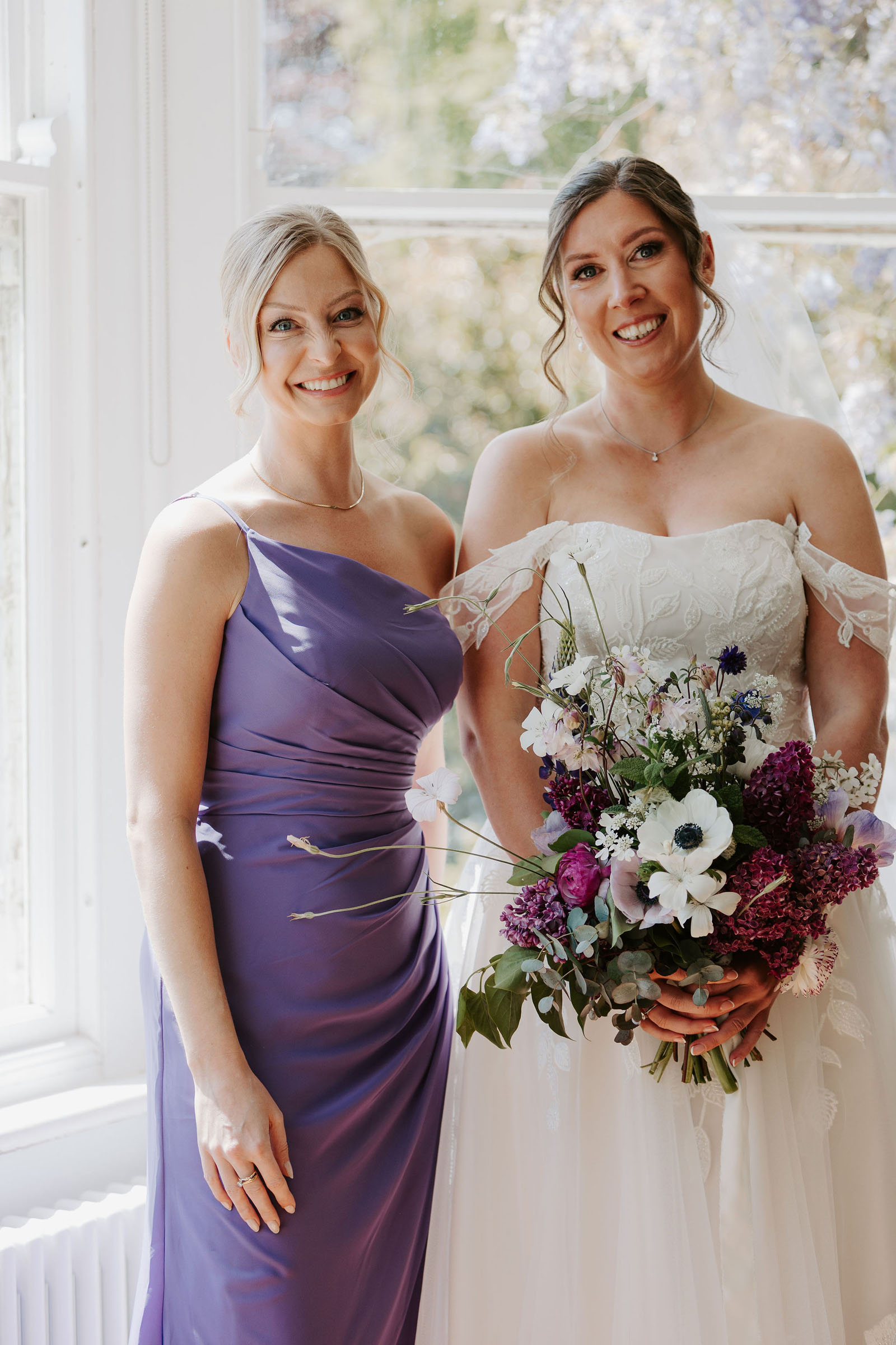 Sunny wedding at Cornwall venue Carwinion House Falmouth with local wedding photographer Hannah Timm Photography