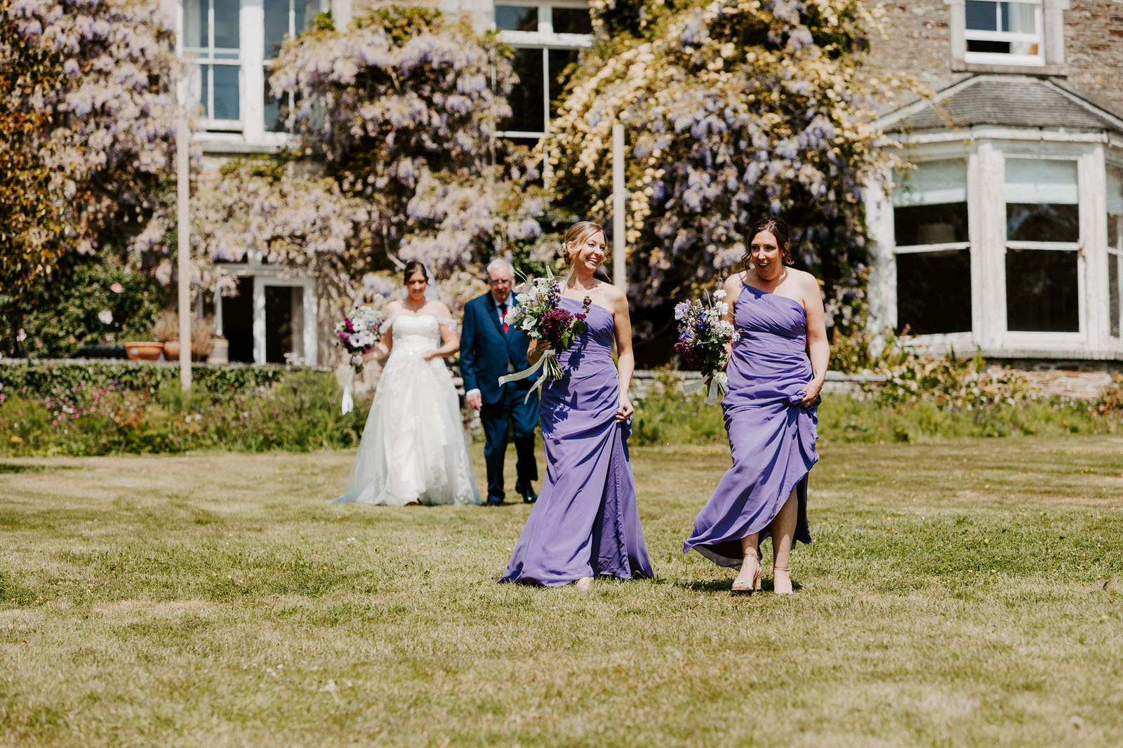 Sunny wedding at Cornwall venue Carwinion House Falmouth with local wedding photographer Hannah Timm Photography