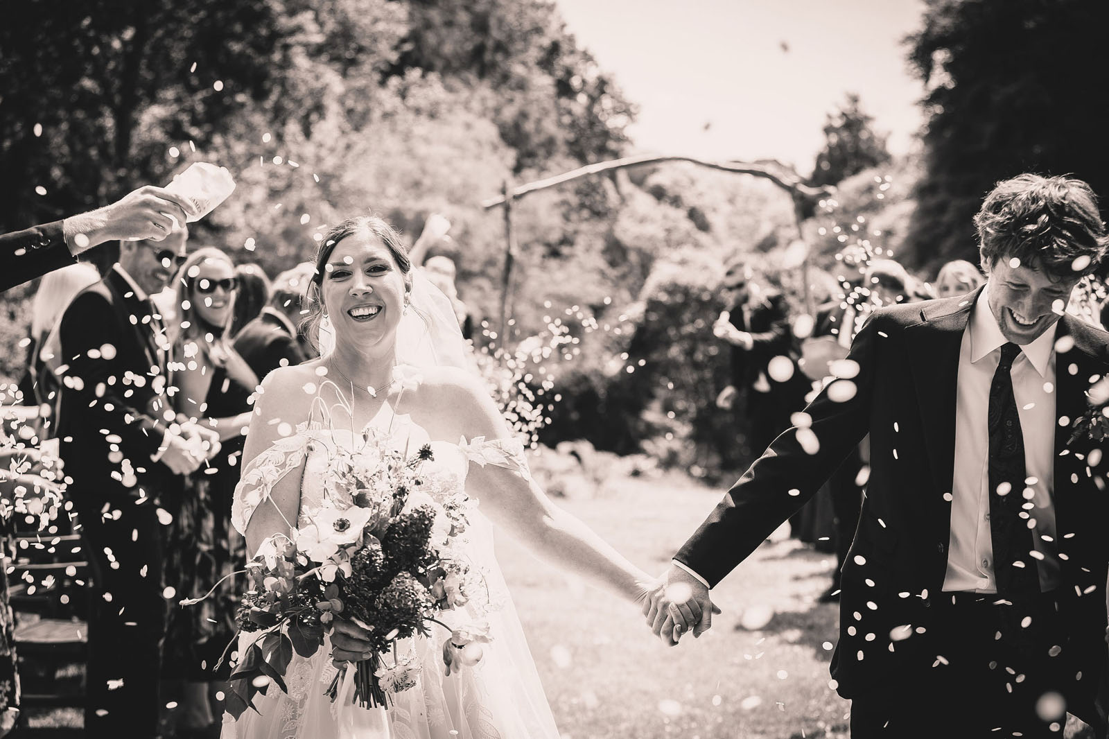 Sunny wedding at Cornwall venue Carwinion House Falmouth with local wedding photographer Hannah Timm Photography