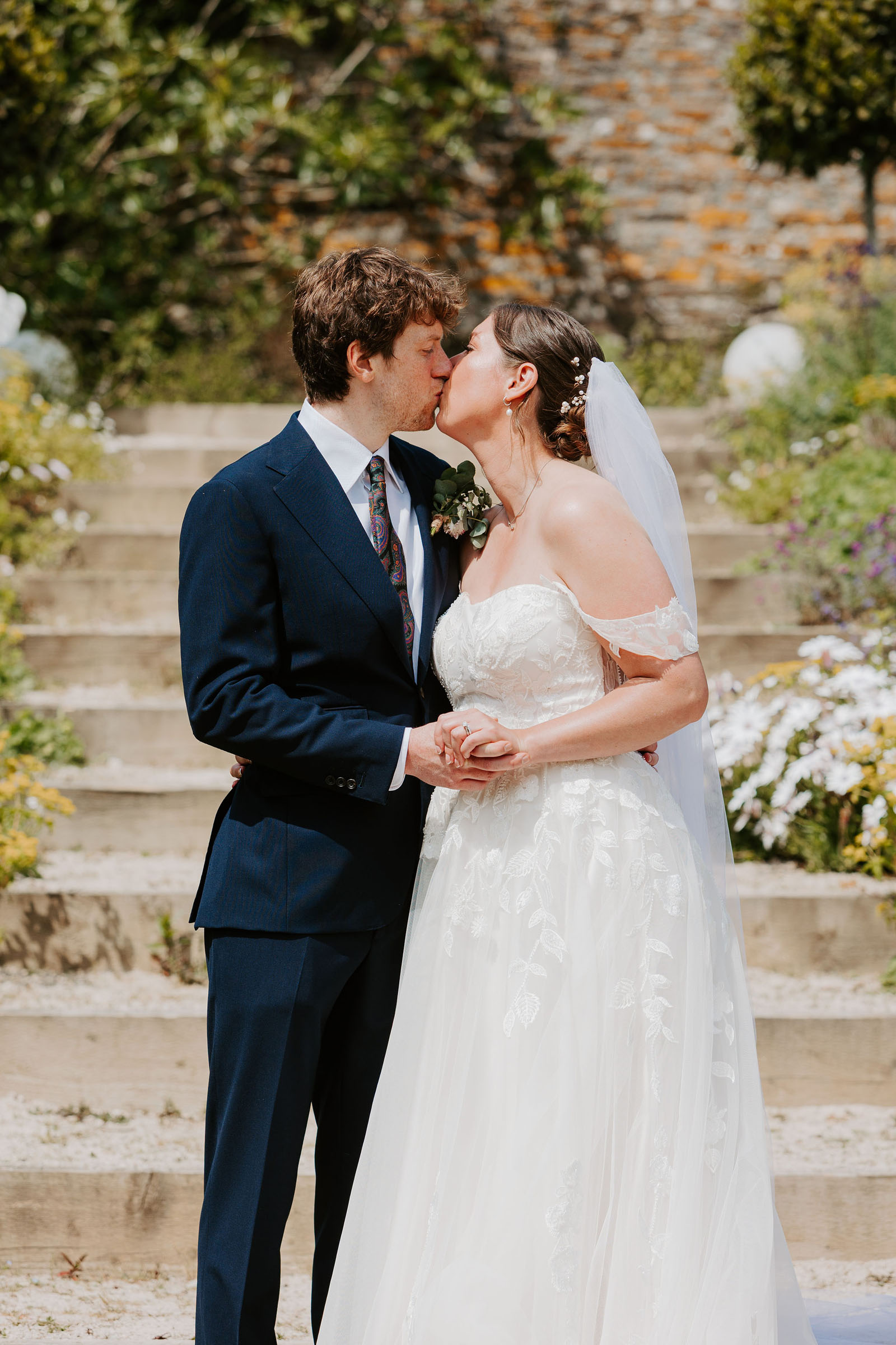 Sunny wedding at Cornwall venue Carwinion House Falmouth with local wedding photographer Hannah Timm Photography