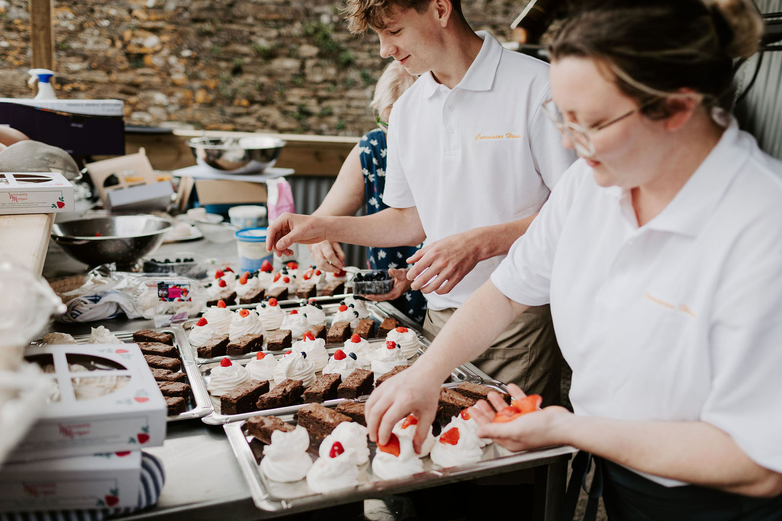 Sunny wedding at Cornwall venue Carwinion House Falmouth with local wedding photographer Hannah Timm Photography