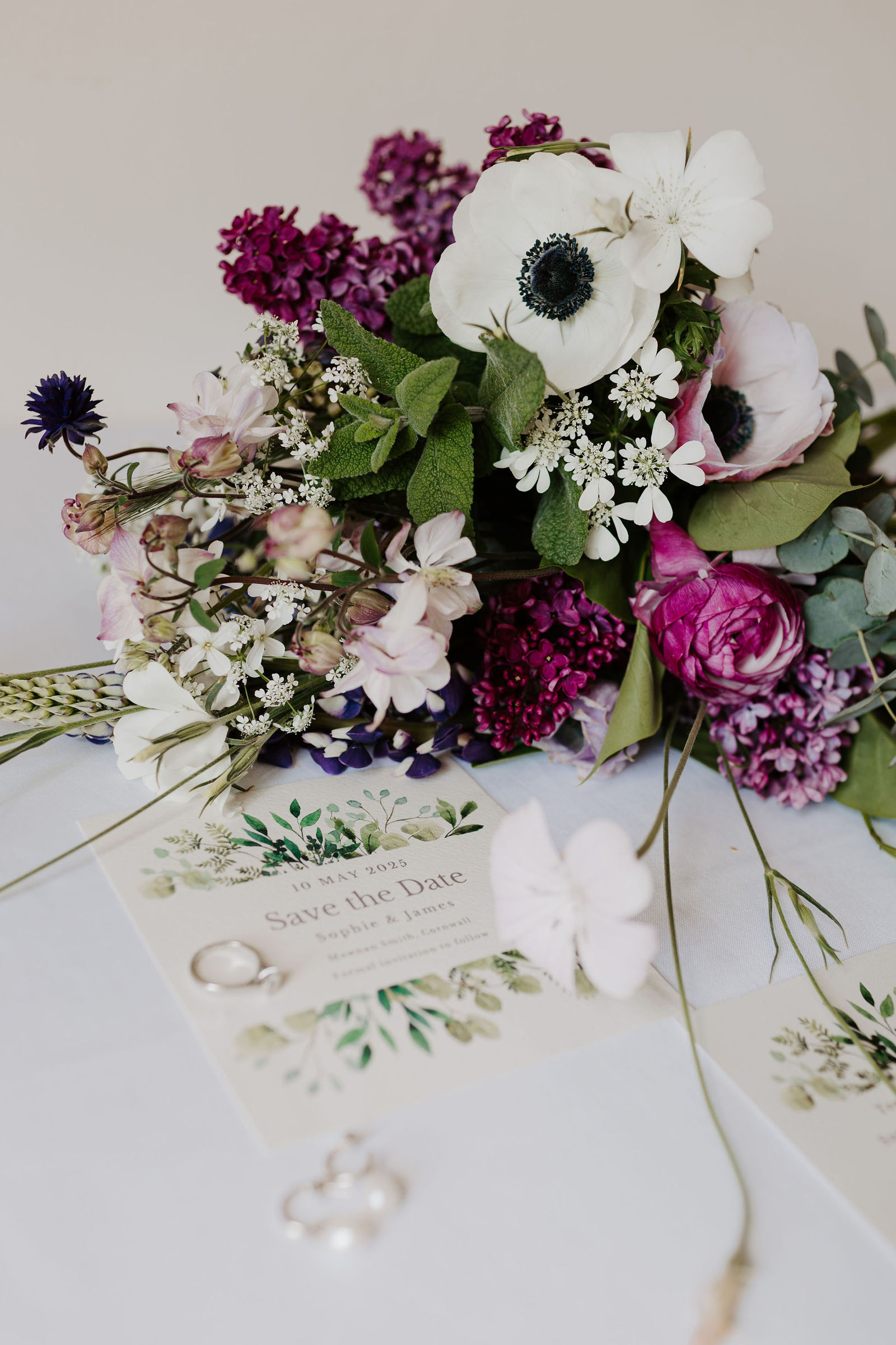 Sunny wedding at Cornwall venue Carwinion House Falmouth with local wedding photographer Hannah Timm Photography