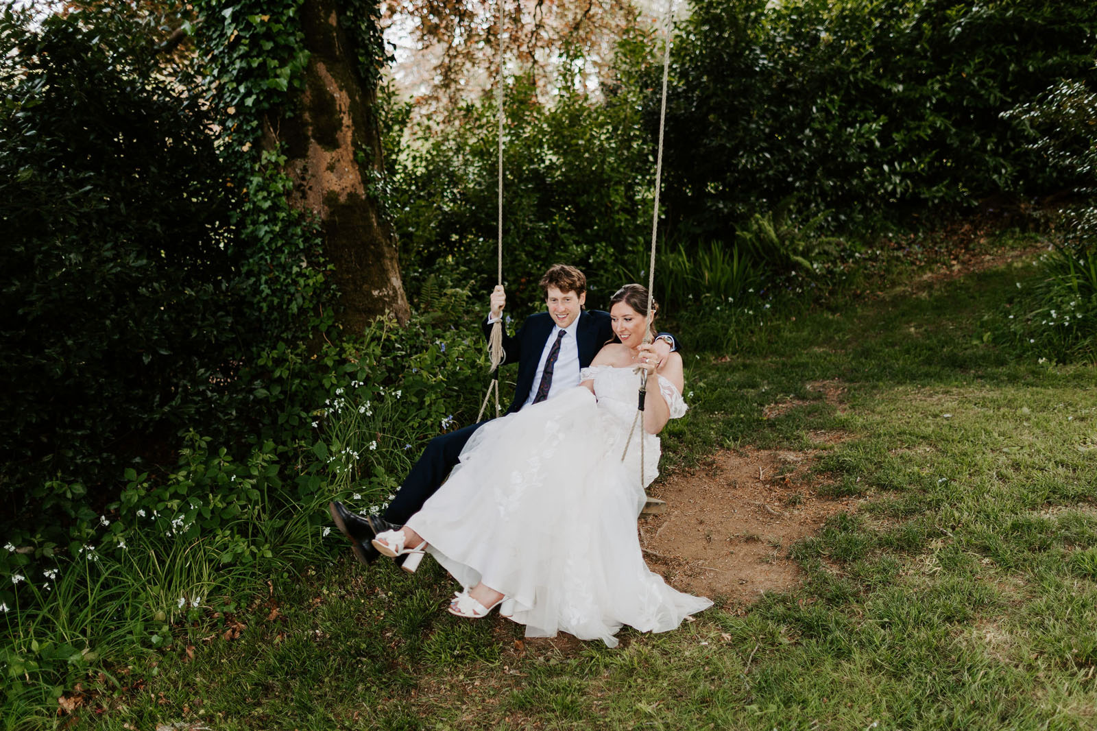 Sunny wedding at Cornwall venue Carwinion House Falmouth with local wedding photographer Hannah Timm Photography