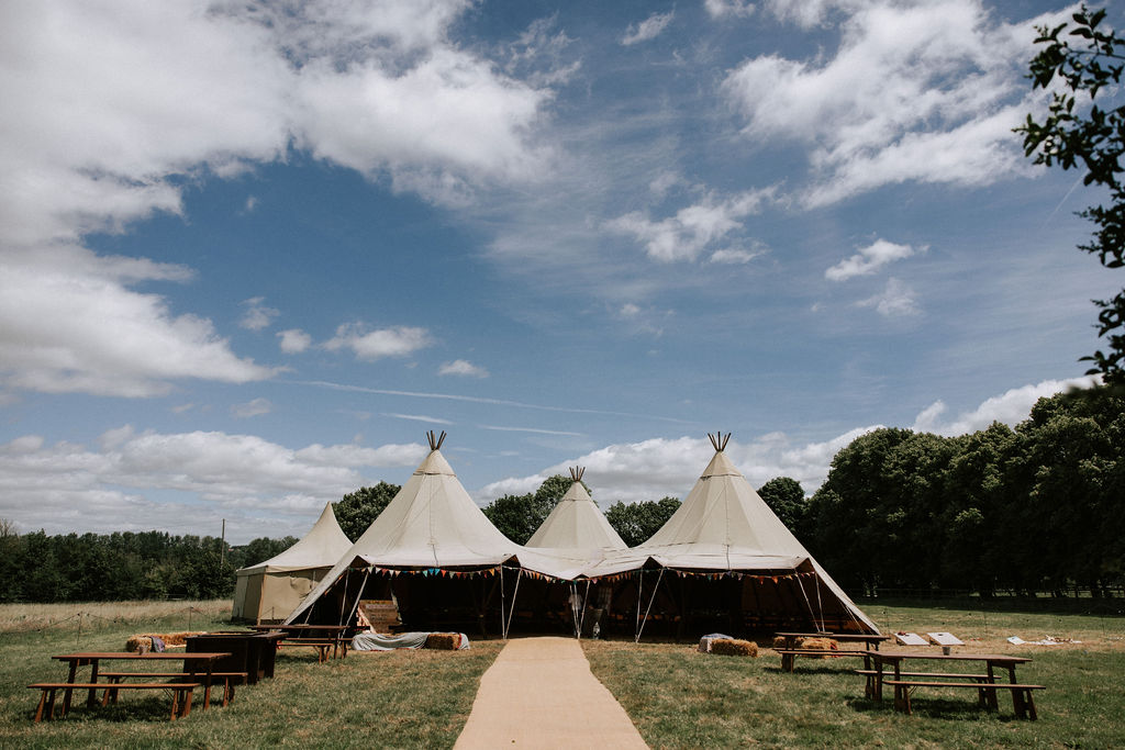 real couple's wedding in Hertfordshire with outdoor ceremony | Nicki Shea Photography at Beaumont Hall