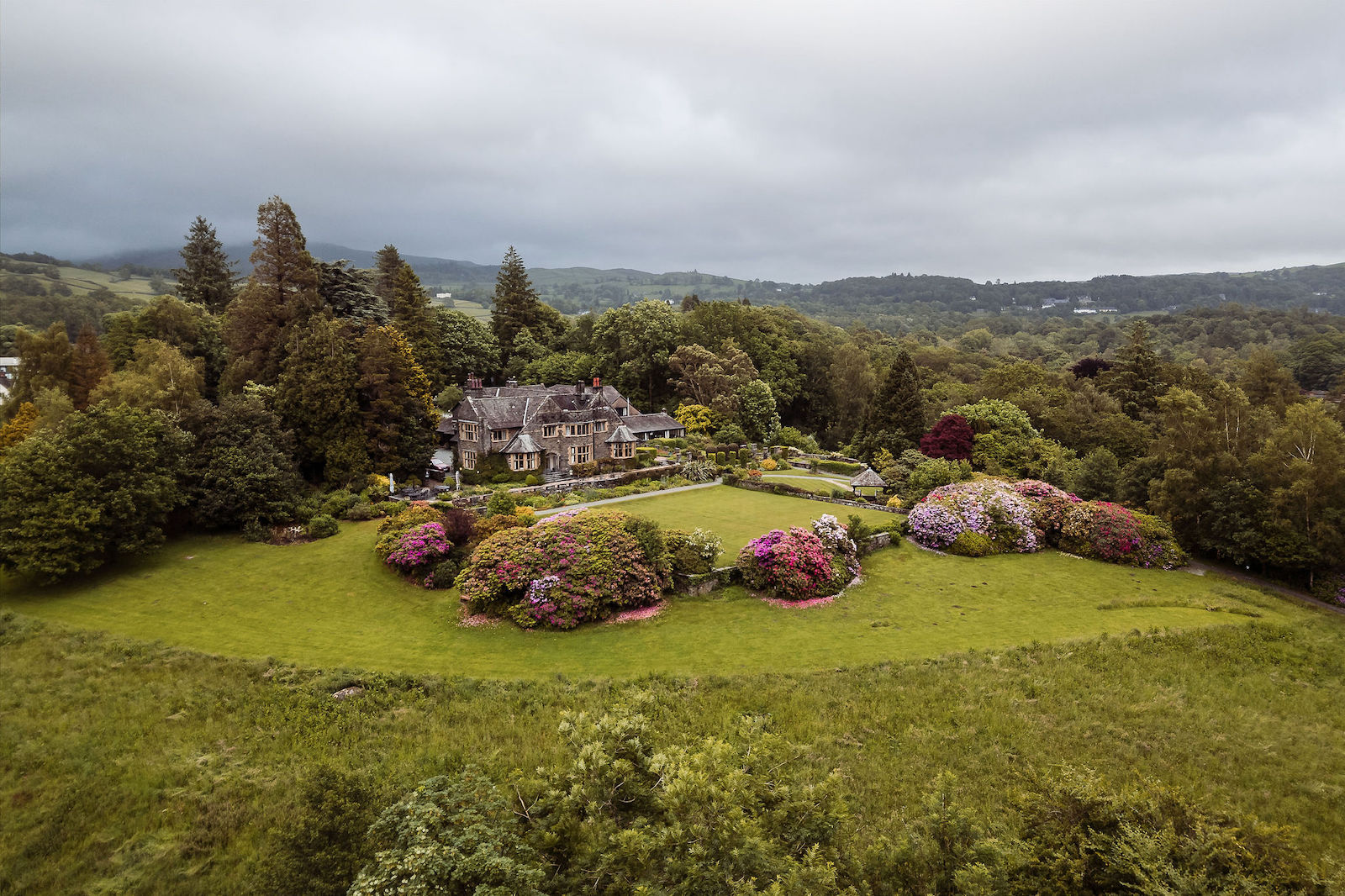 rainy Lake District wedding at Cragwood near Windermere | Mark Battista Photography