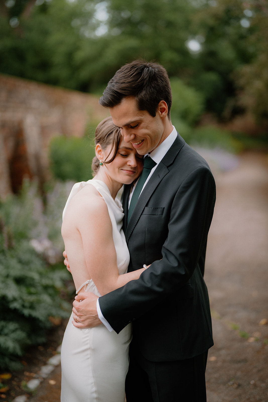 real wedding at Tudor Barn Elthan with London wedding photographer Tom Aizenberg Photography