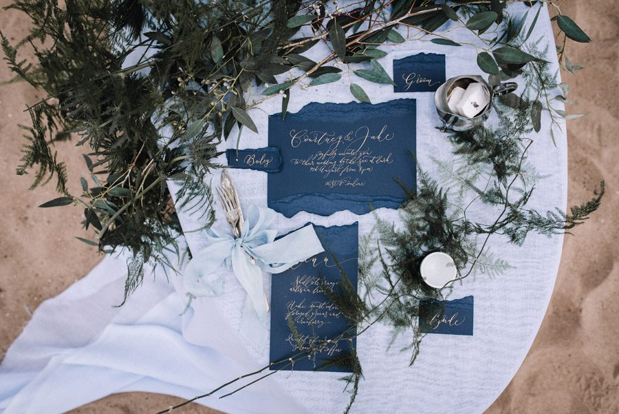 Modern blue styling ideas with calligraphy for an alternative beach wedding (42)
