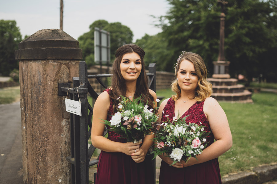 Gorgeous English summer wedding with fabulous florals and botanical styling, with Jess Yarwood Photography on the English Wedding Blog (6)