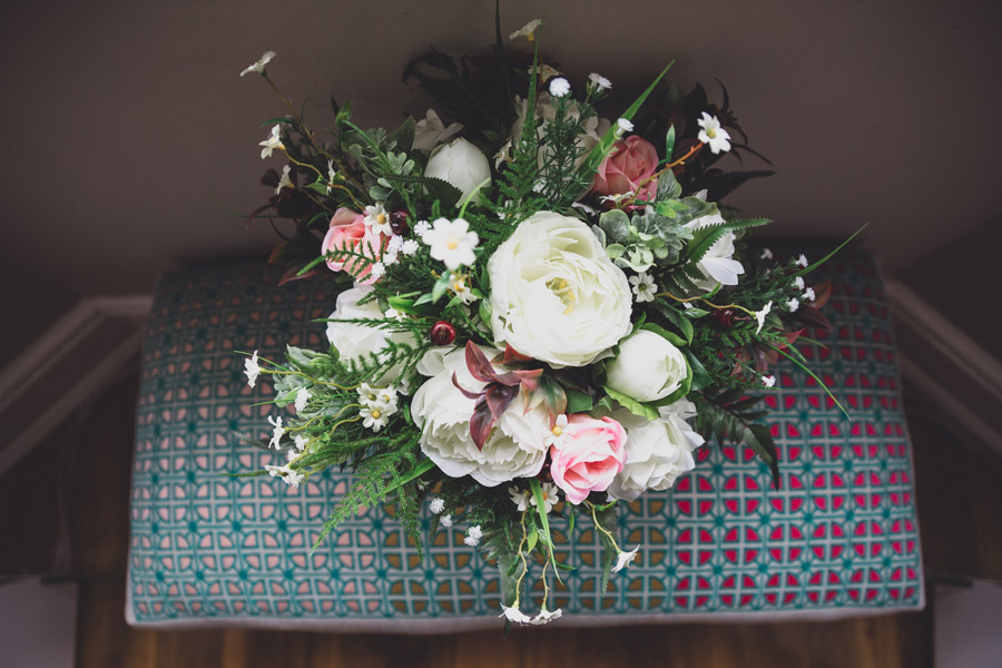 Gorgeous English summer wedding with fabulous florals and botanical styling, with Jess Yarwood Photography on the English Wedding Blog (1)