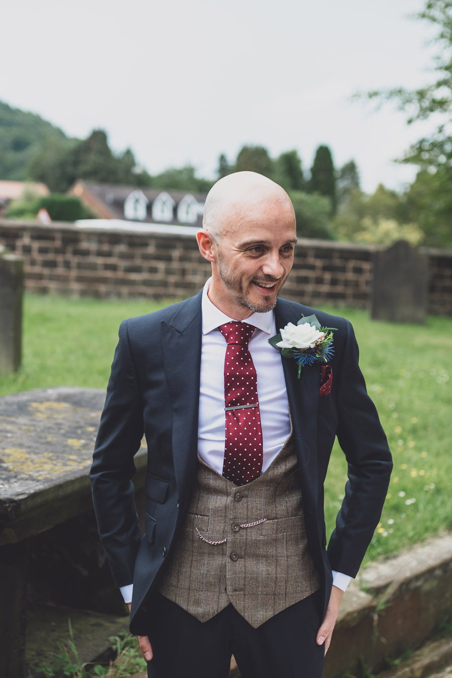 Gorgeous English summer wedding with fabulous florals and botanical styling, with Jess Yarwood Photography on the English Wedding Blog (16)