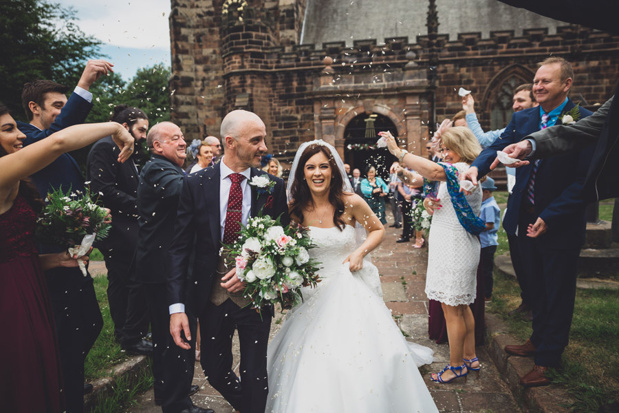 Gorgeous English summer wedding with fabulous florals and botanical styling, with Jess Yarwood Photography on the English Wedding Blog (17)