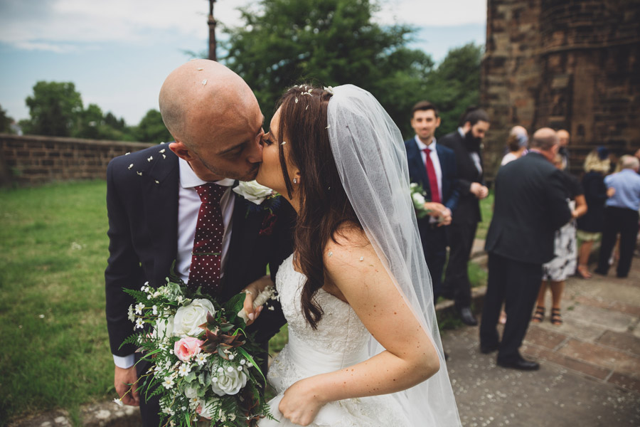Gorgeous English summer wedding with fabulous florals and botanical styling, with Jess Yarwood Photography on the English Wedding Blog (19)