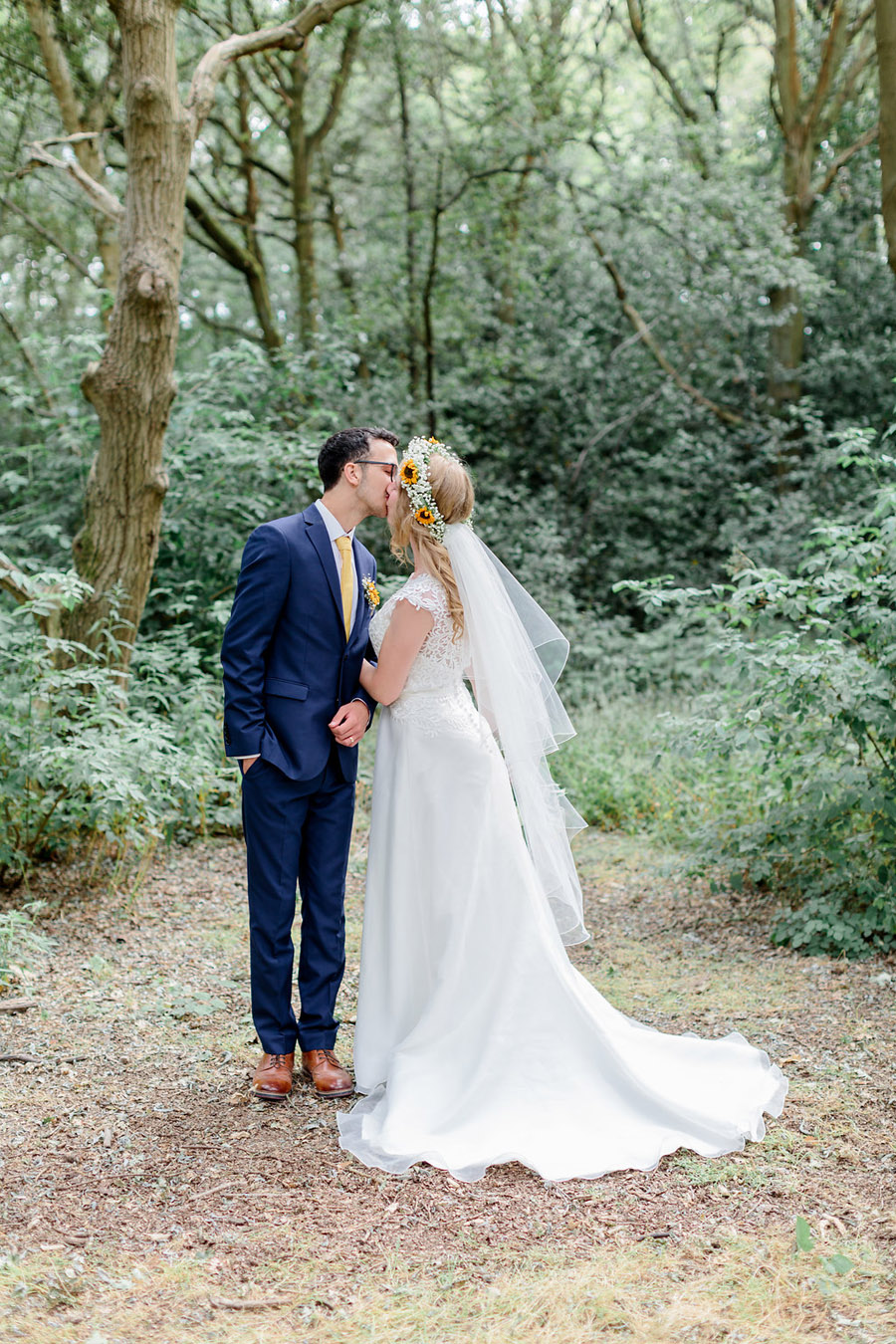 Sunflower wedding style inspiration with Hannah K Photography (17)