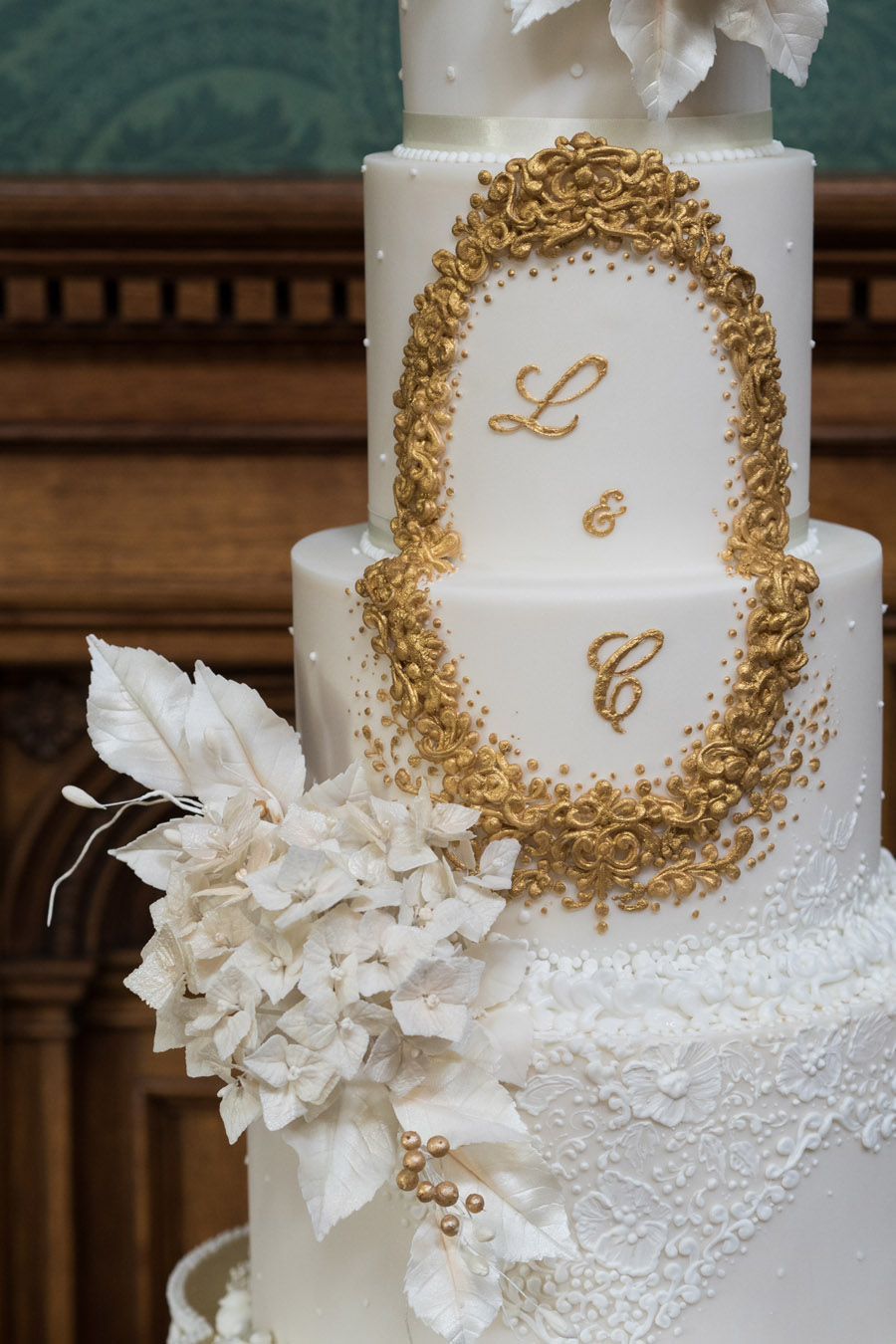 The Prettiest Pearl Wedding Cakes - hitched.co.uk - hitched.co.uk