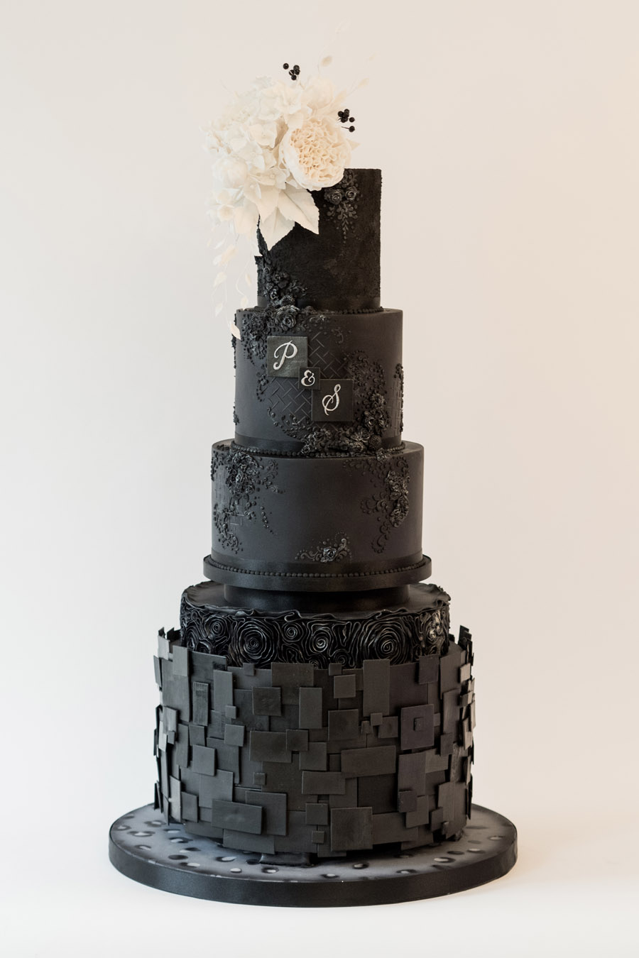 Beautiful wedding cakes by The Frostery - trends and ideas for 2019 (17)