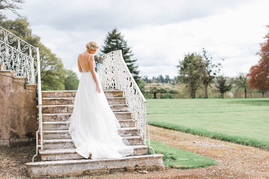 Romantic wedding ideas from Hale Park, photo by Charlotte Wise Photography (42)