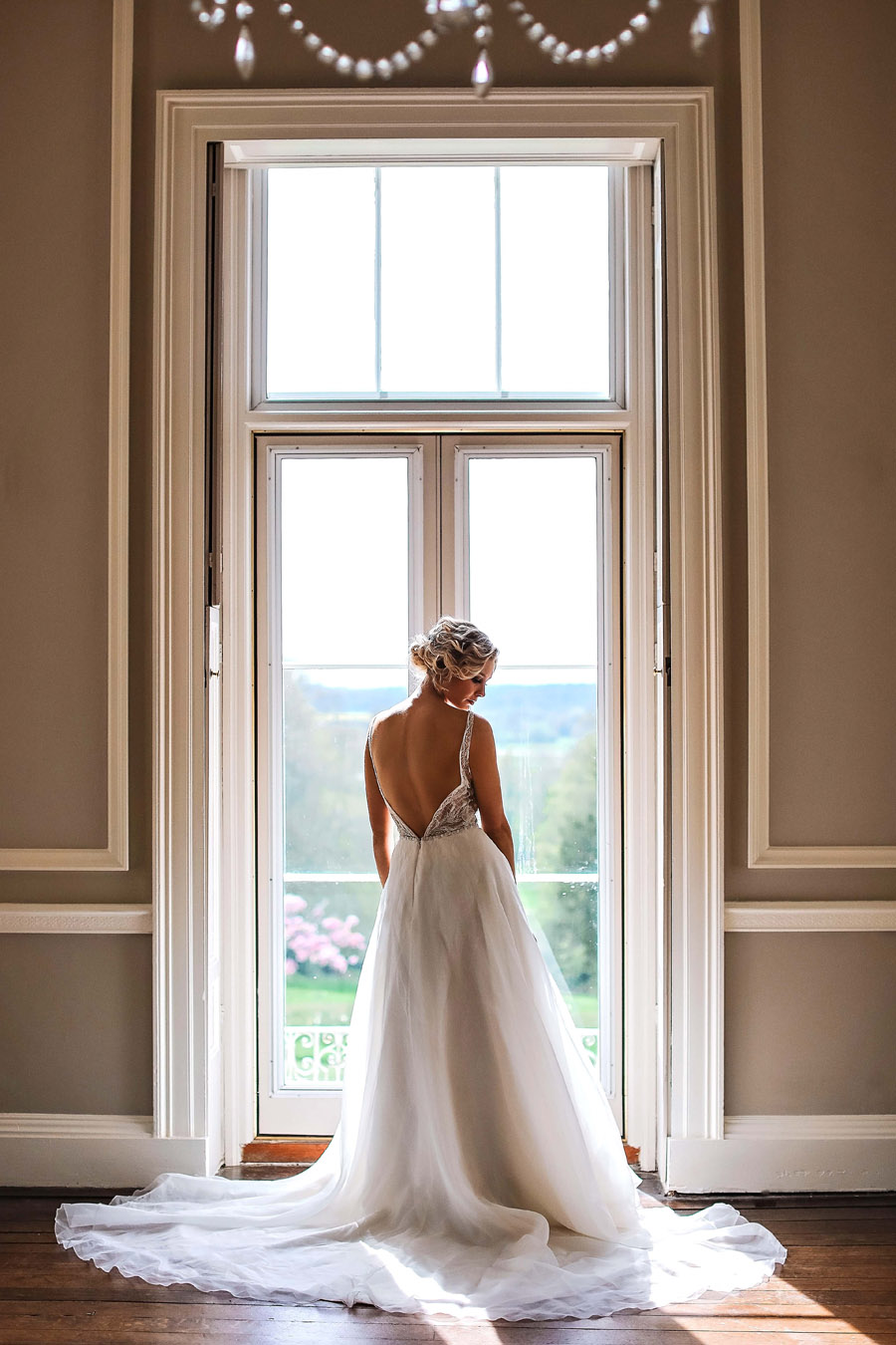 Romantic wedding ideas from Hale Park, photo by Charlotte Wise Photography (41)
