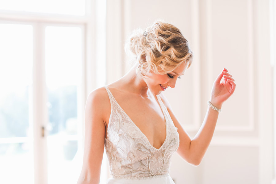 Romantic wedding ideas from Hale Park, photo by Charlotte Wise Photography (39)