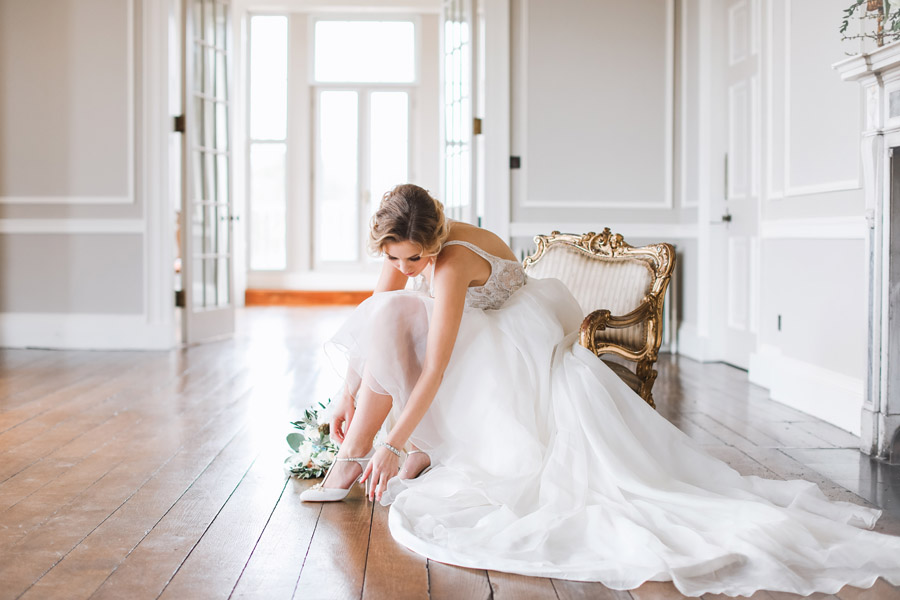 Romantic wedding ideas from Hale Park, photo by Charlotte Wise Photography (37)
