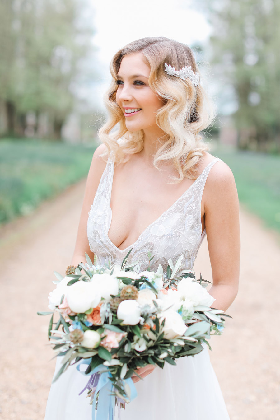 Romantic wedding ideas from Hale Park, photo by Charlotte Wise Photography (27)
