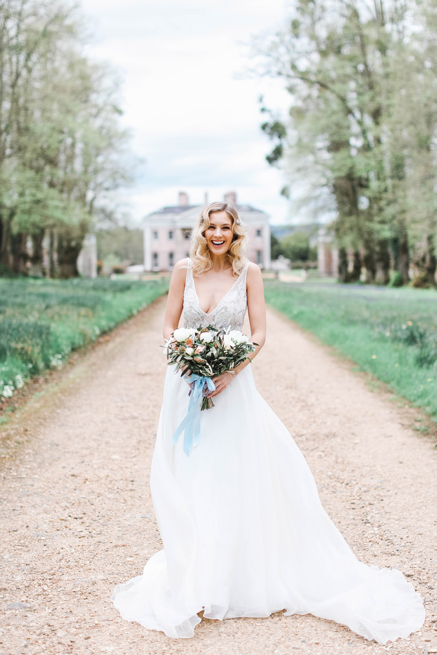 Romantic wedding ideas from Hale Park, photo by Charlotte Wise Photography (26)