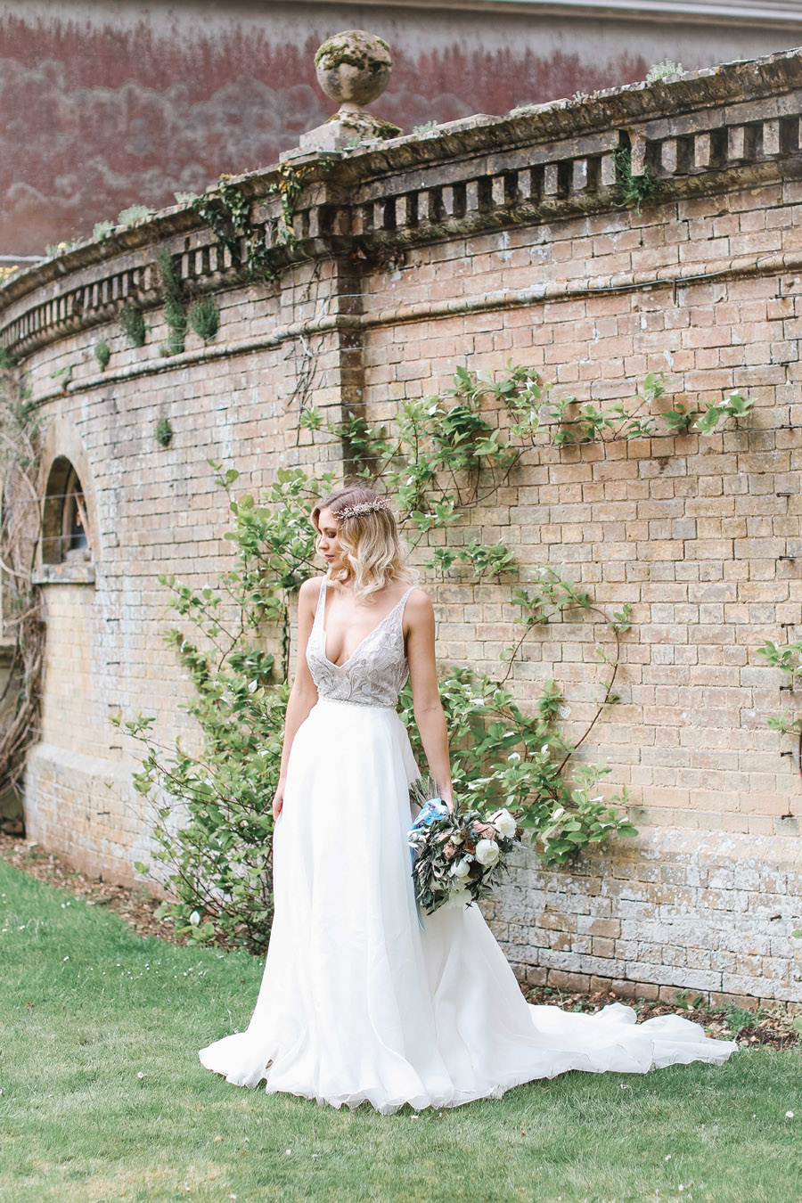 Romantic wedding ideas from Hale Park, photo by Charlotte Wise Photography (23)