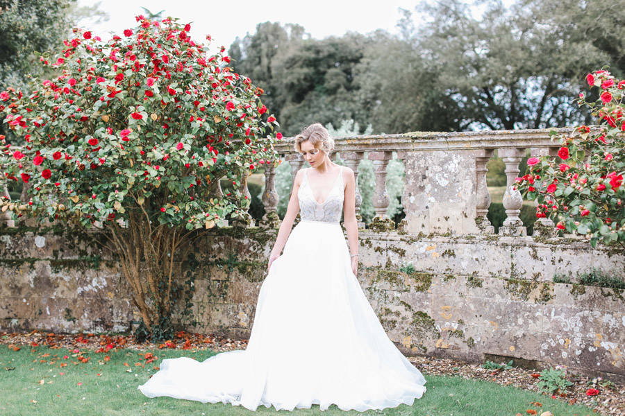 Romantic wedding ideas from Hale Park, photo by Charlotte Wise Photography (13)
