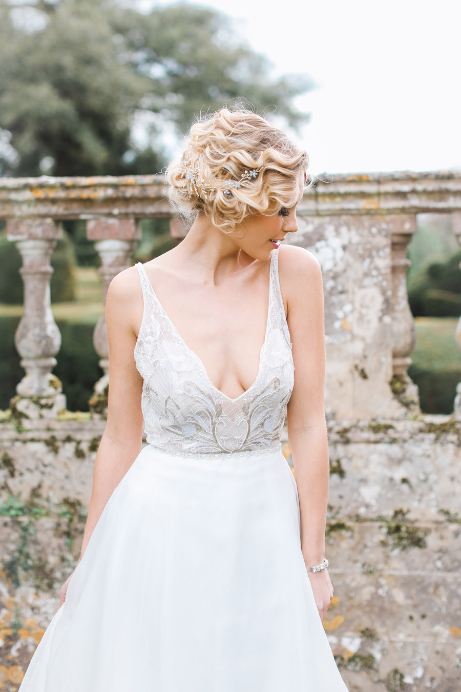 Romantic wedding ideas from Hale Park, photo by Charlotte Wise Photography (11)