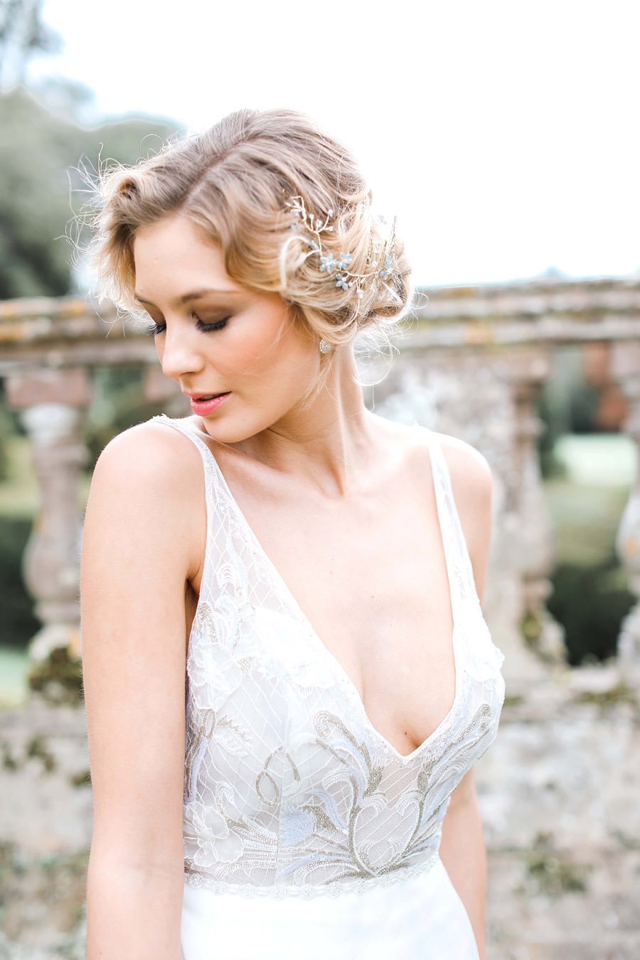 Romantic wedding ideas from Hale Park, photo by Charlotte Wise Photography (10)