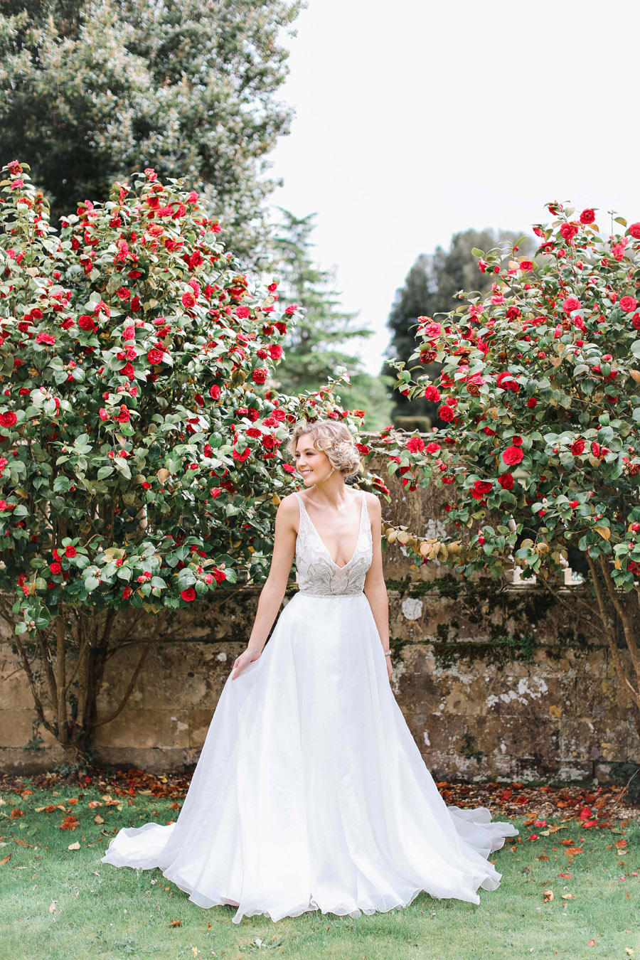 Romantic wedding ideas from Hale Park, photo by Charlotte Wise Photography (7)