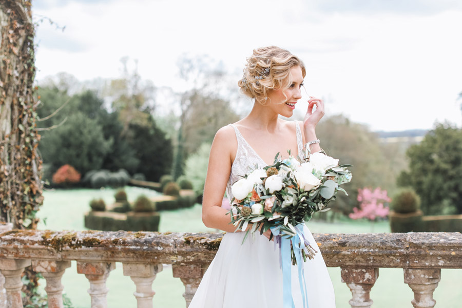 Romantic wedding ideas from Hale Park, photo by Charlotte Wise Photography (3)