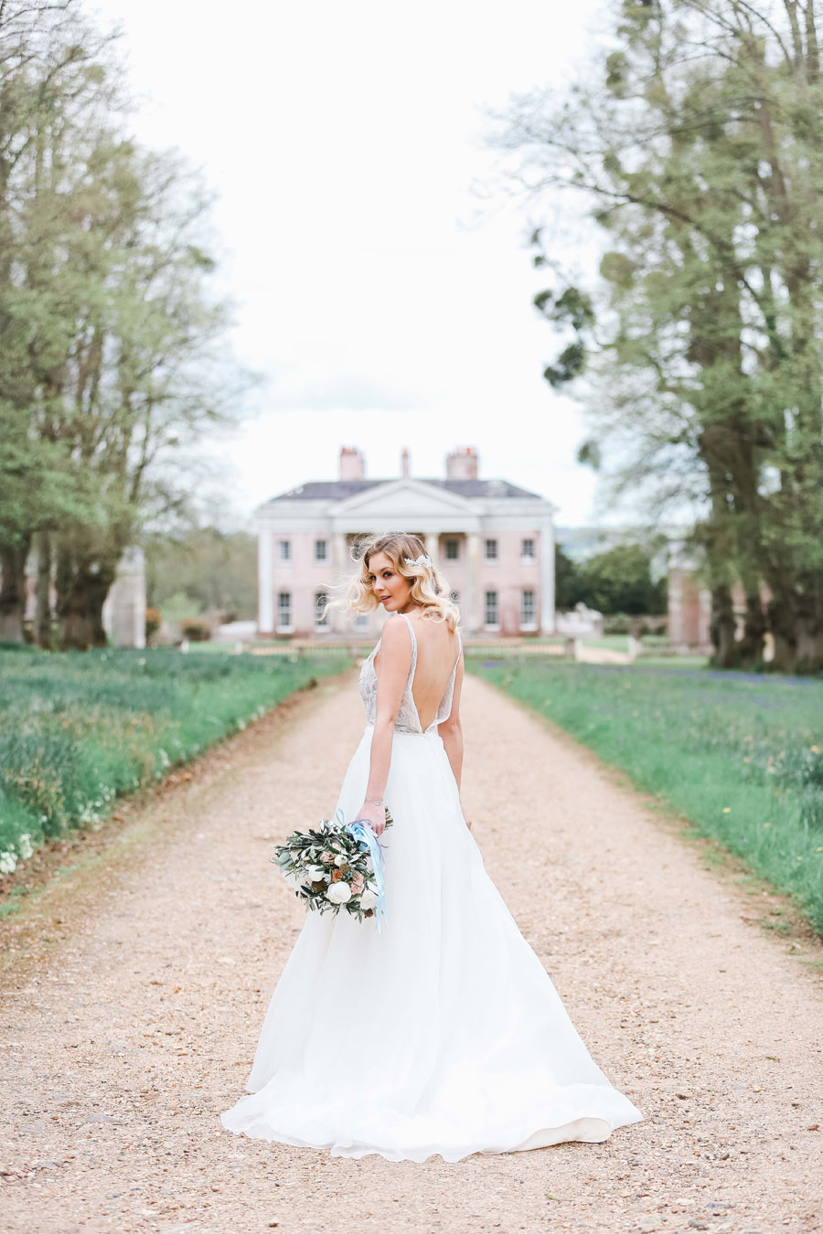 Romantic wedding ideas from Hale Park, photo by Charlotte Wise Photography (51)