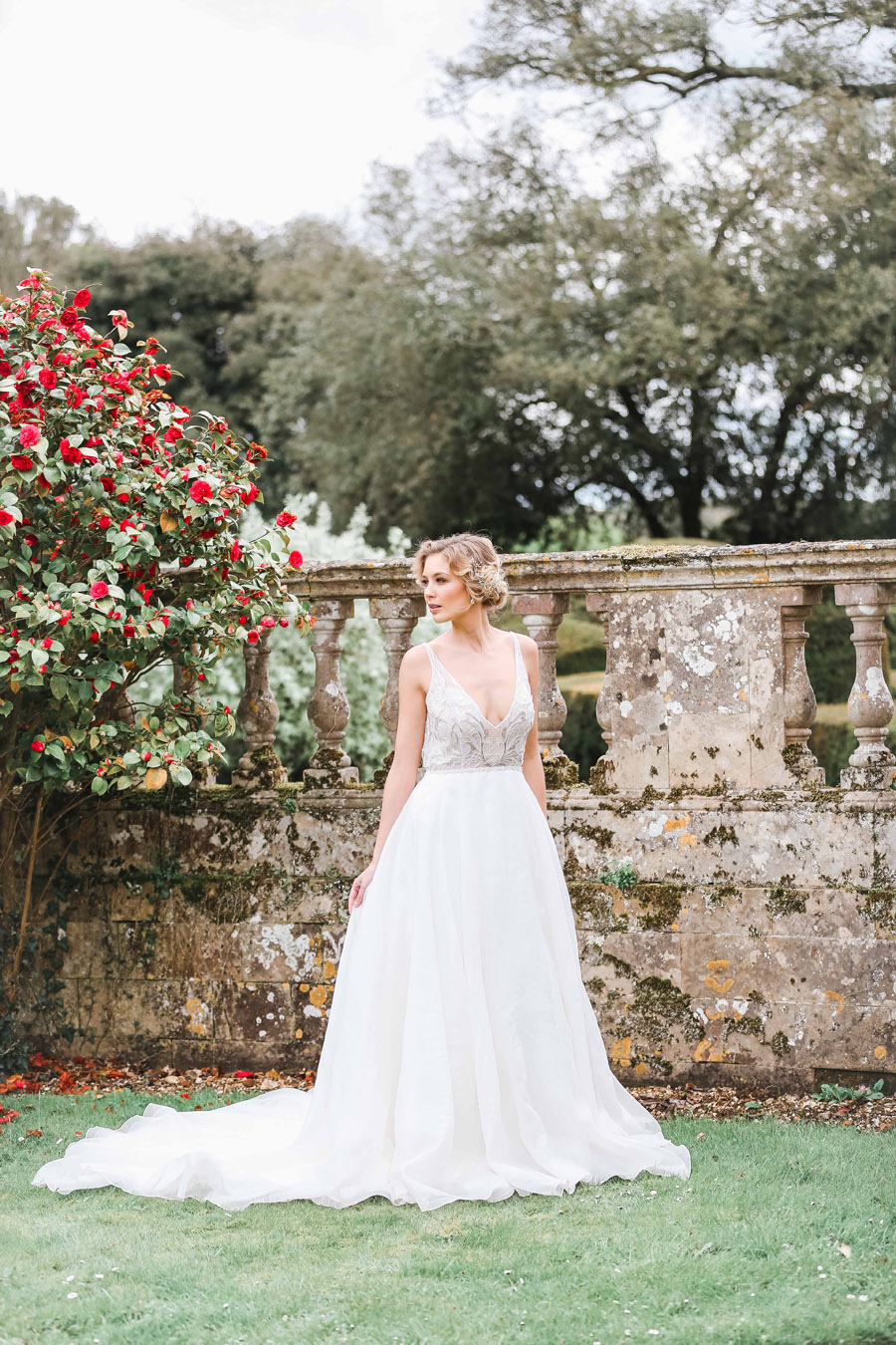 Romantic wedding ideas from Hale Park, photo by Charlotte Wise Photography (49)