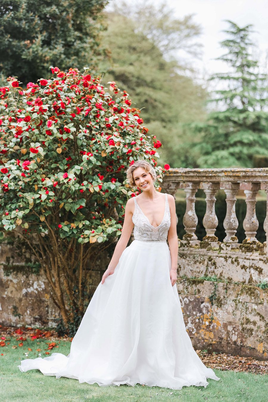 Romantic wedding ideas from Hale Park, photo by Charlotte Wise Photography (47)