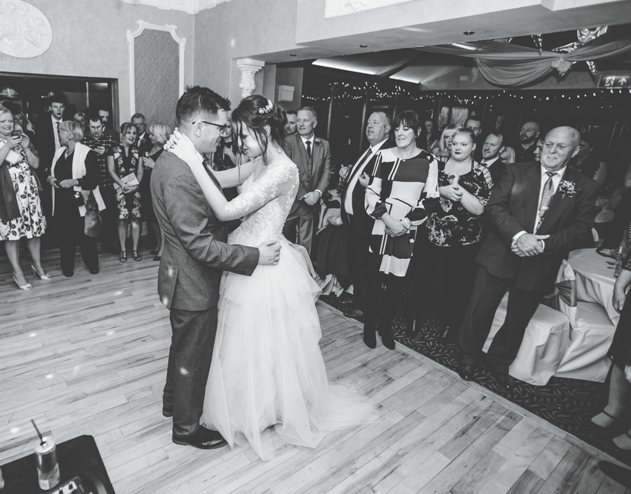 A gorgeous snowy wedding at Higher Trapp Country House Hotel with Rachel Joyce Photography (39)