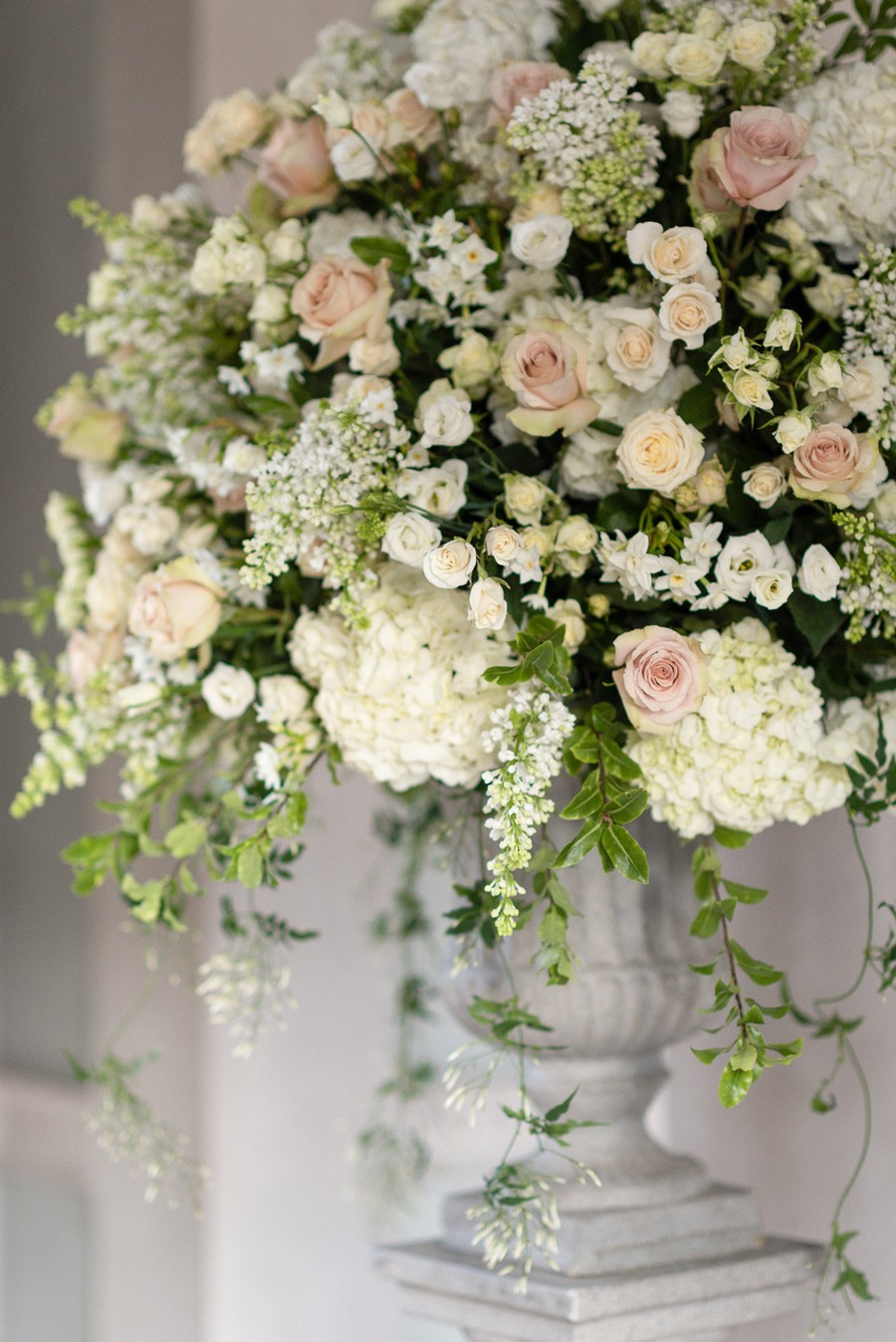 Elegant and graceful luxe wedding style from Chiswick House, photo credit Eva Tarnok Photography (6)