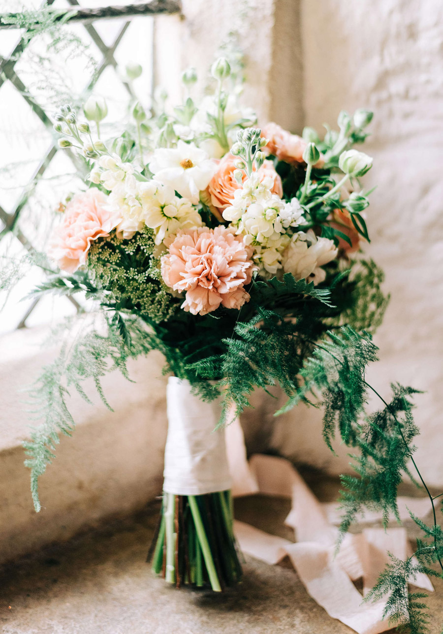 coral and neutral colour palette for a stunning wedding look with Corky and Prince, image credit Rachel Jane Photography (10)
