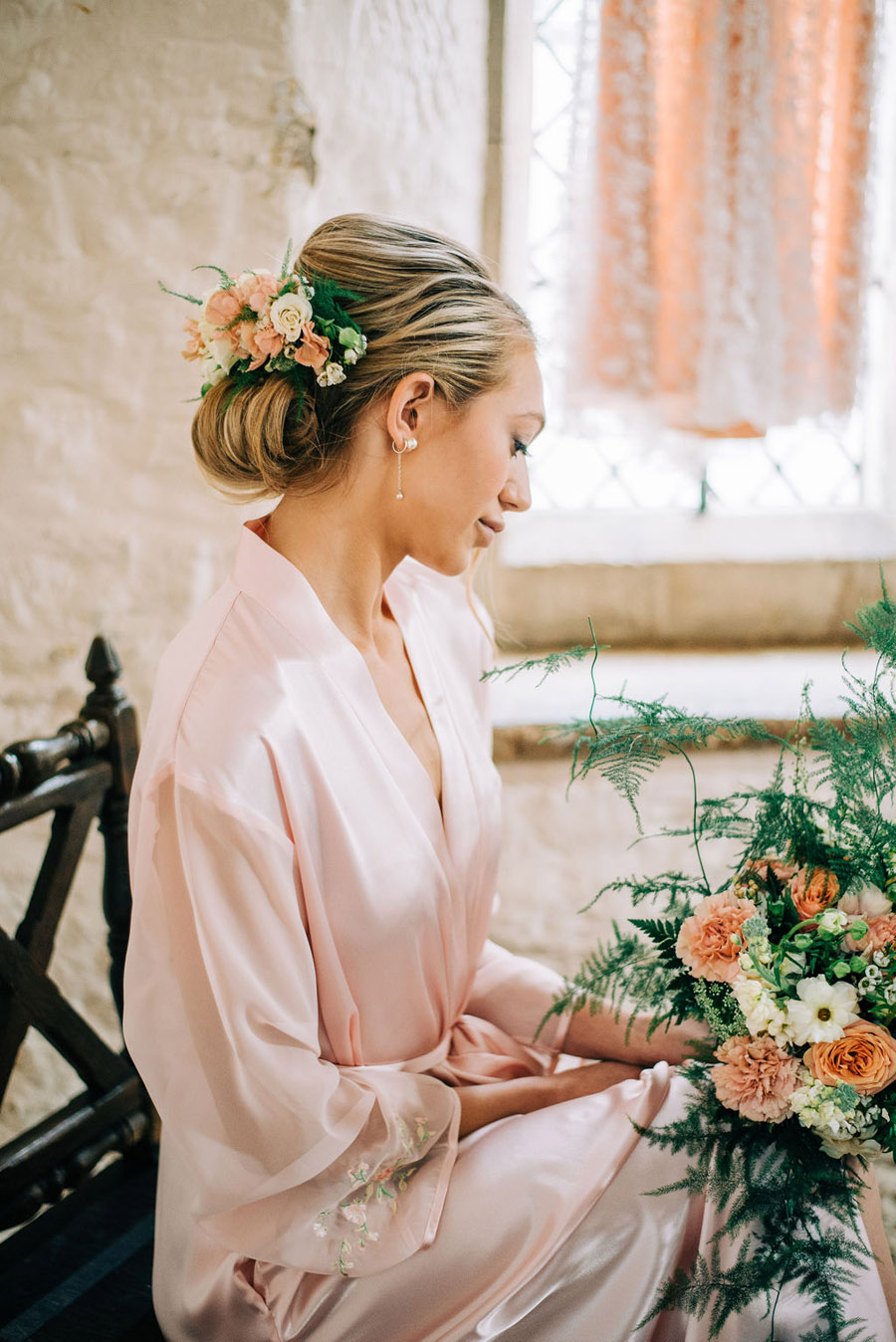coral and neutral colour palette for a stunning wedding look with Corky and Prince, image credit Rachel Jane Photography (16)