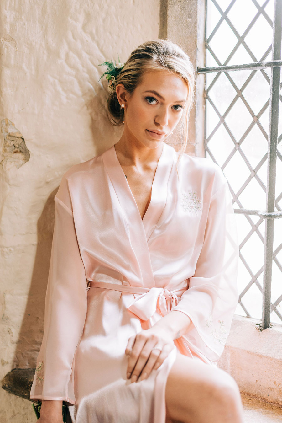 coral and neutral colour palette for a stunning wedding look with Corky and Prince, image credit Rachel Jane Photography (24)