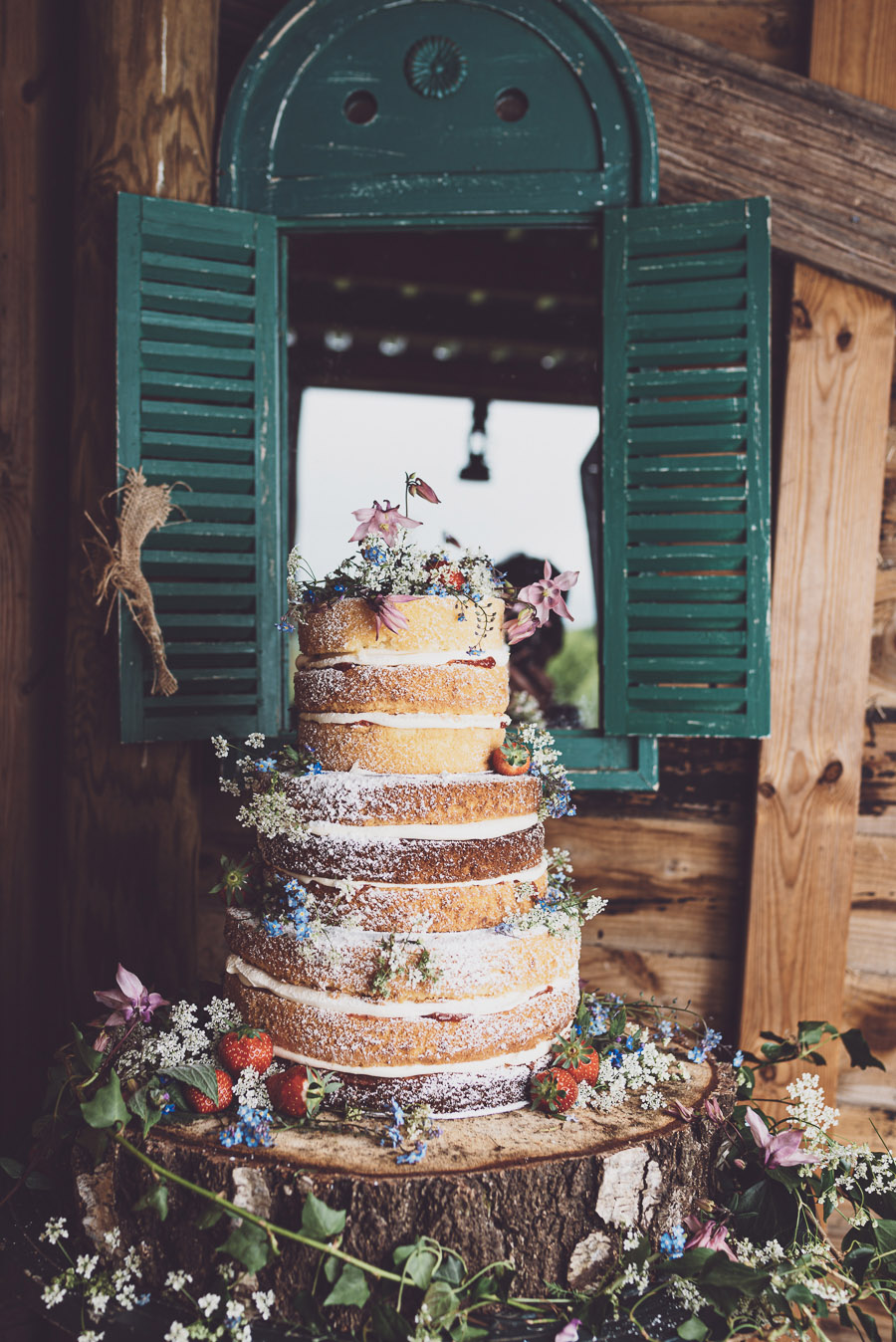 Alternative farm wedding ideas at Little Fant Farm with Tom Cullen Photography (12)