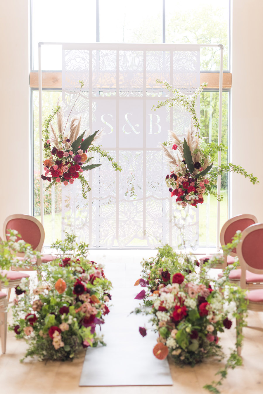 floral wedding ideas at Millbridge Court on English Wedding - photo credit Julie Michaelsen Photography (5)