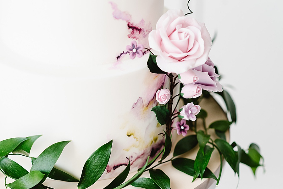 chic, contemporary London wedding style with amazing florals. Image credit Fiona Kelly Photography (5)