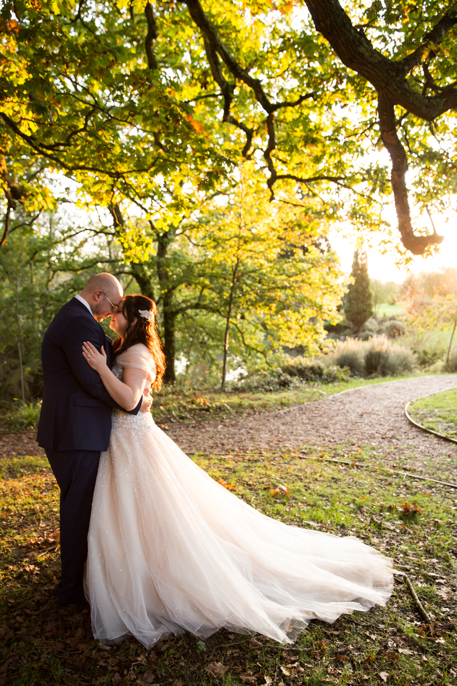 Sparkles and starlight for Gilly & Den's beautiful Sussex wedding, with Hannah Larkin Photography (39)