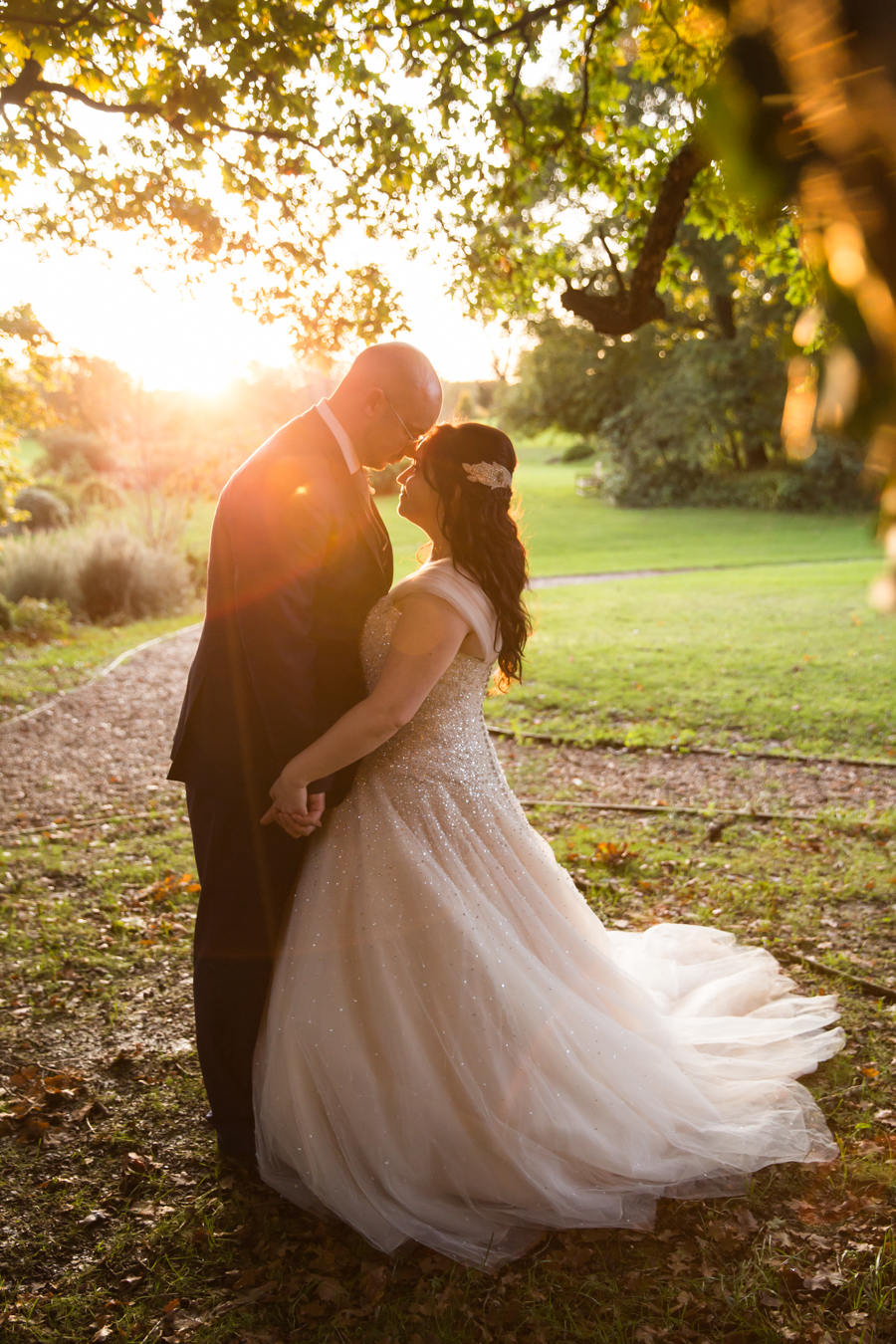 Sparkles and starlight for Gilly & Den's beautiful Sussex wedding, with Hannah Larkin Photography (40)